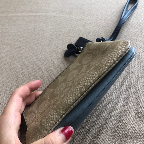 Coach blue double pocket monogram wristlet wallet - Picture 2 of 6